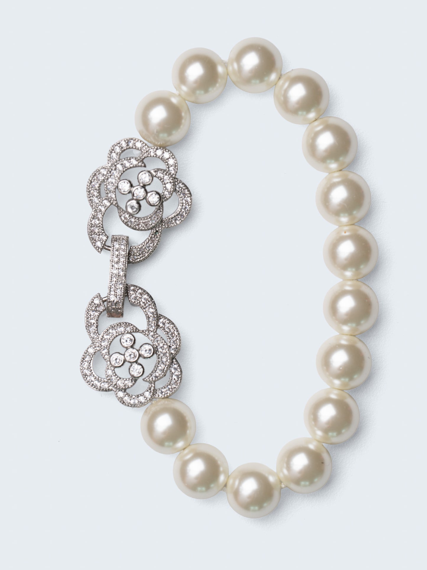 Camellia Buckle Pearl Bracelet