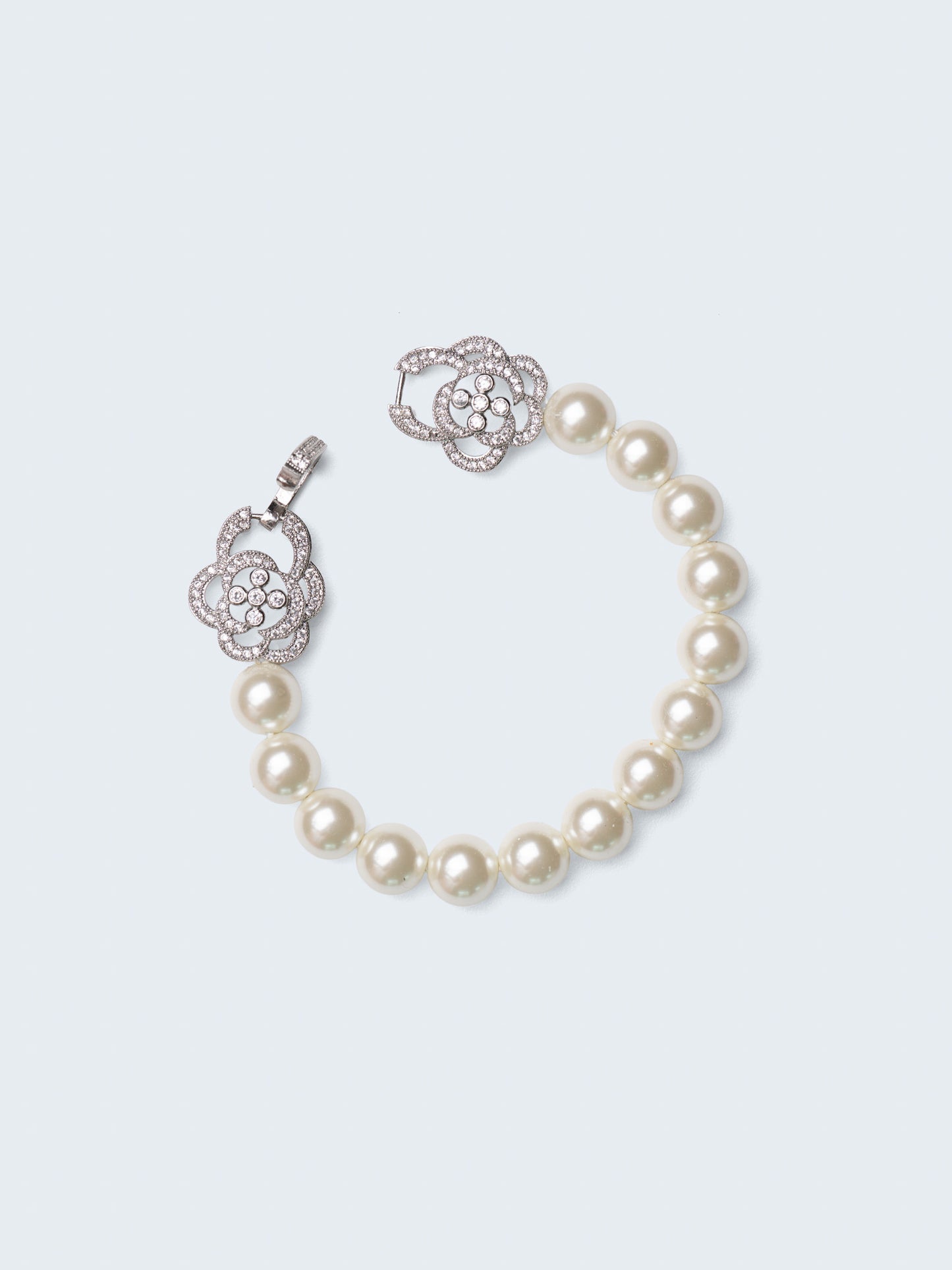 Camellia Buckle Pearl Bracelet